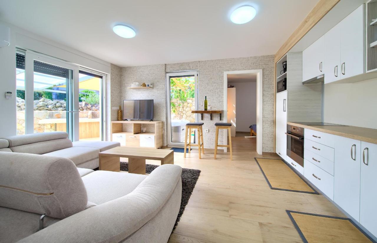 Apartments Nadica Deluxe Малинска Экстерьер фото