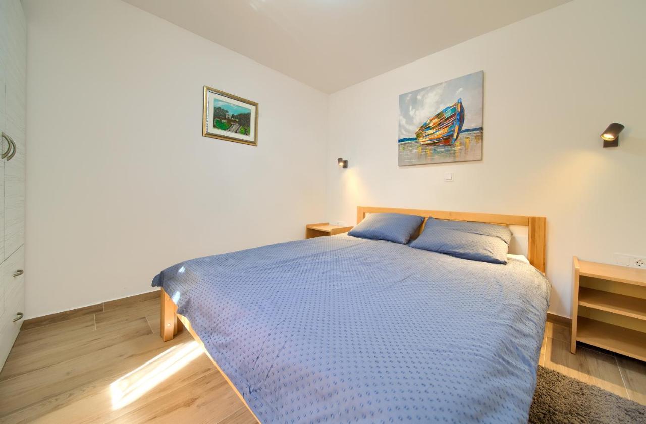 Apartments Nadica Deluxe Малинска Экстерьер фото