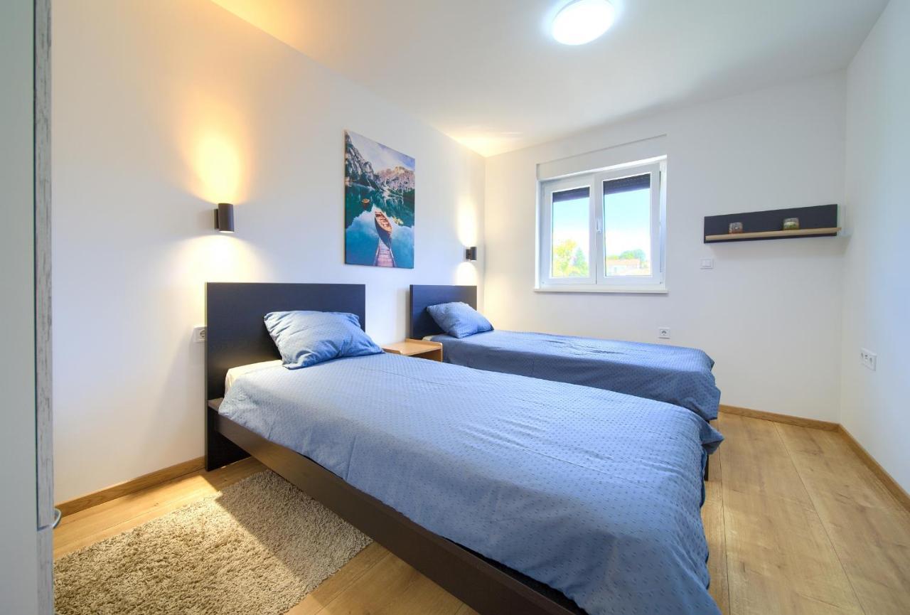 Apartments Nadica Deluxe Малинска Экстерьер фото