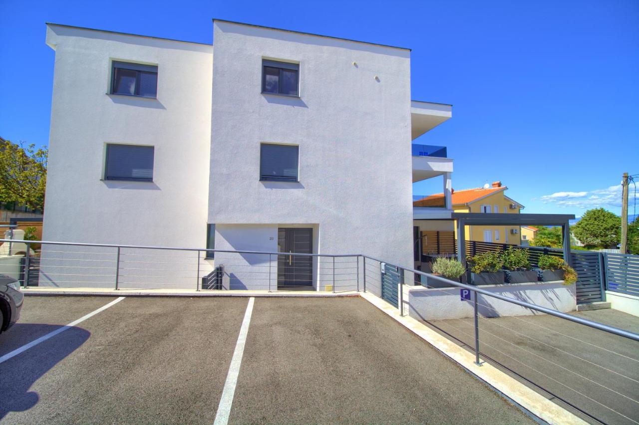 Apartments Nadica Deluxe Малинска Экстерьер фото